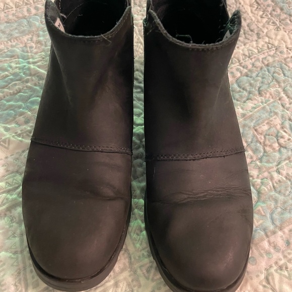 Sorel Black Ankle Boots with Elastic Panels - Picture 3 of 5